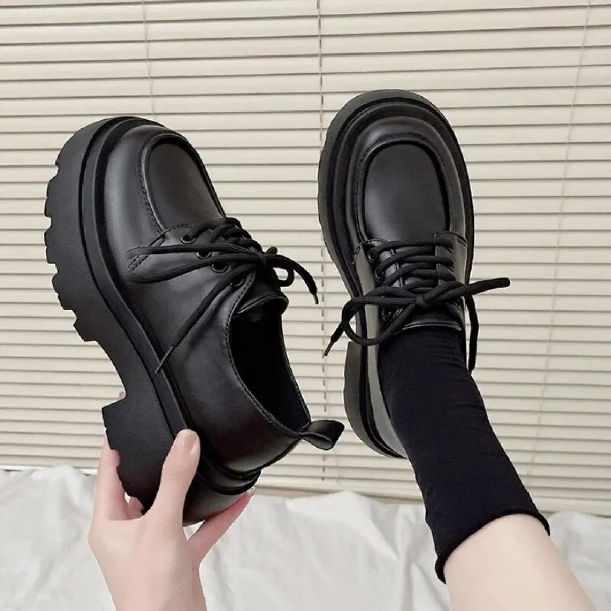 2023 donna primavera nuova piattaforma nera scarpe basse mocassini da donna slip on scarpe da barca designer casual oxford in pe