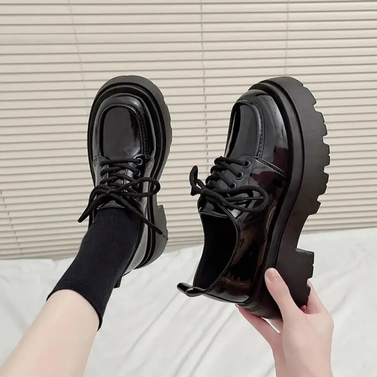 2023 donna primavera nuova piattaforma nera scarpe basse mocassini da donna slip on scarpe da barca designer casual oxford in pe