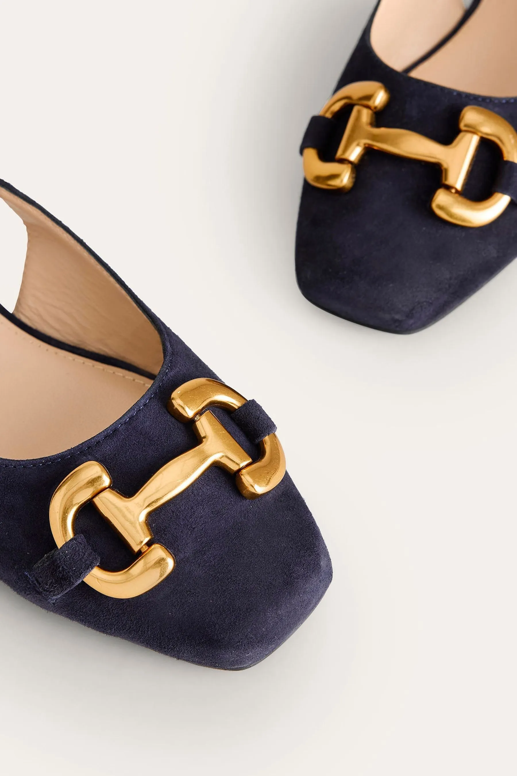 Boden - Iris - Scarpe basse con cinturino posteriore e morsetto    
