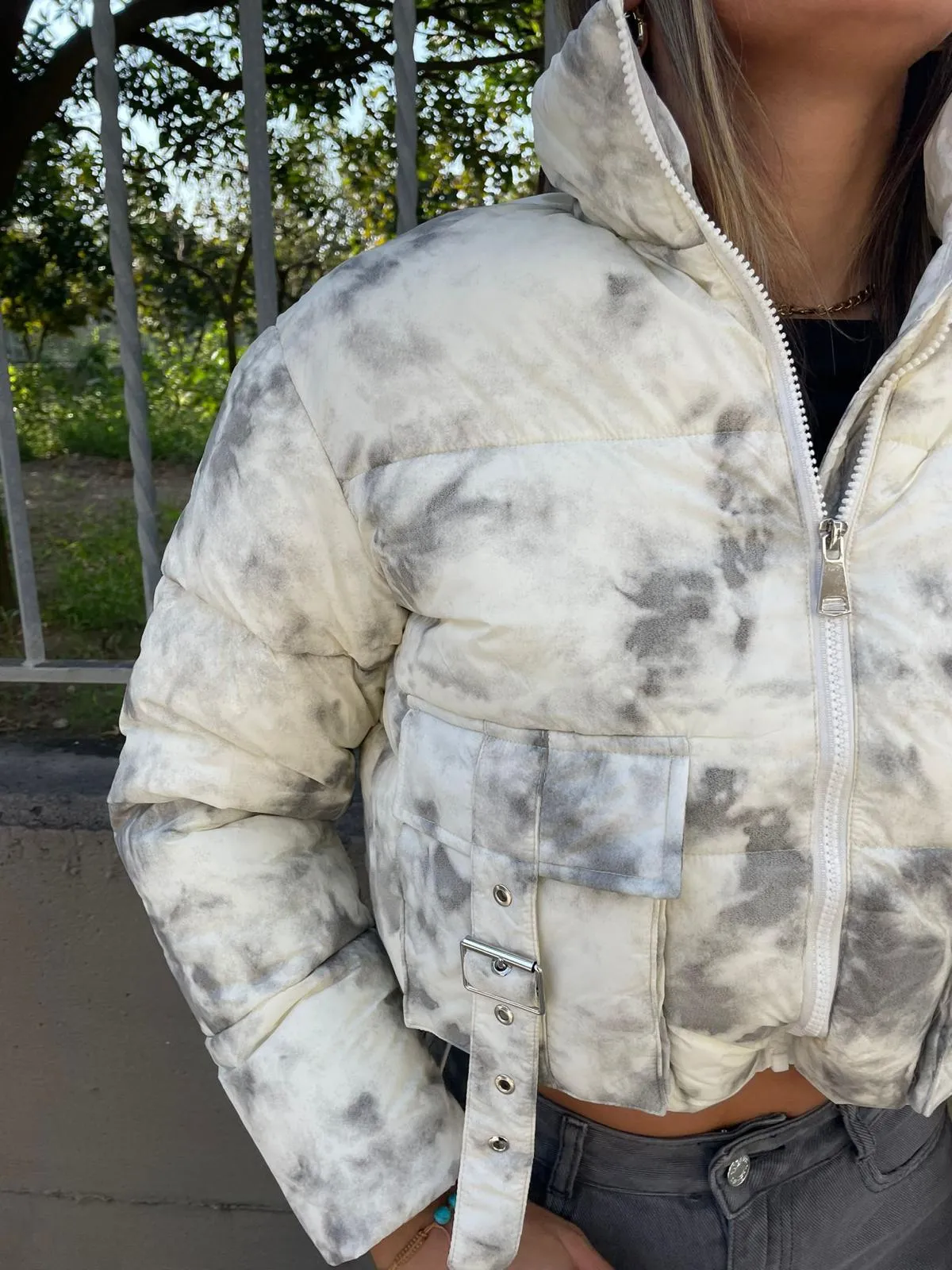 Bomber corto lavaggio sfumato con tasconi