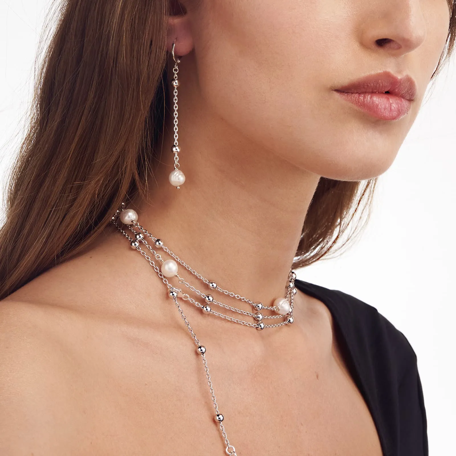 Collana di catena e perle naturali
