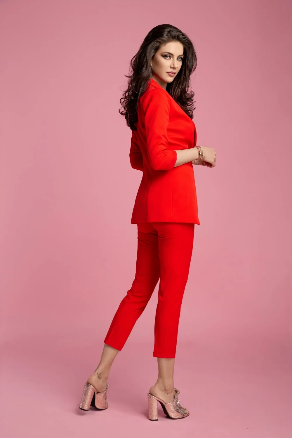 Completo tailleur rosso corallo Atmosphere giacca con scollo a revers