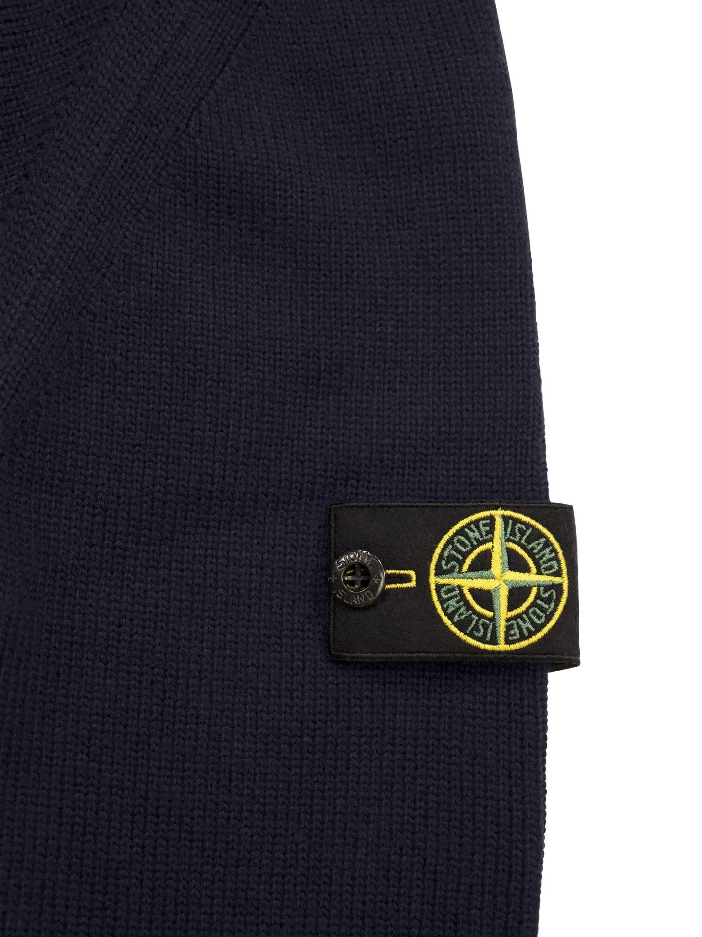 Maglione a collo alto e badge sulla spalla