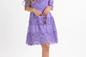 MINI ABITO CON SPALLE SCOPERTE E INSERTI DI PIZZO FLORIDA, LILA