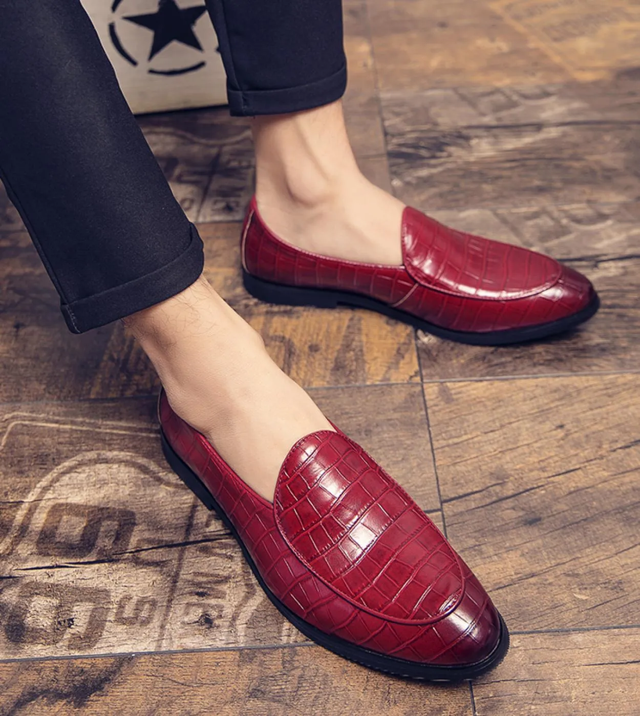 Mocassini neri da uomo Scarpe in pelle Slip On Uomo S Punta a punta Scarpe da uomo rosse da lavoro di lusso Mocassini da esterno