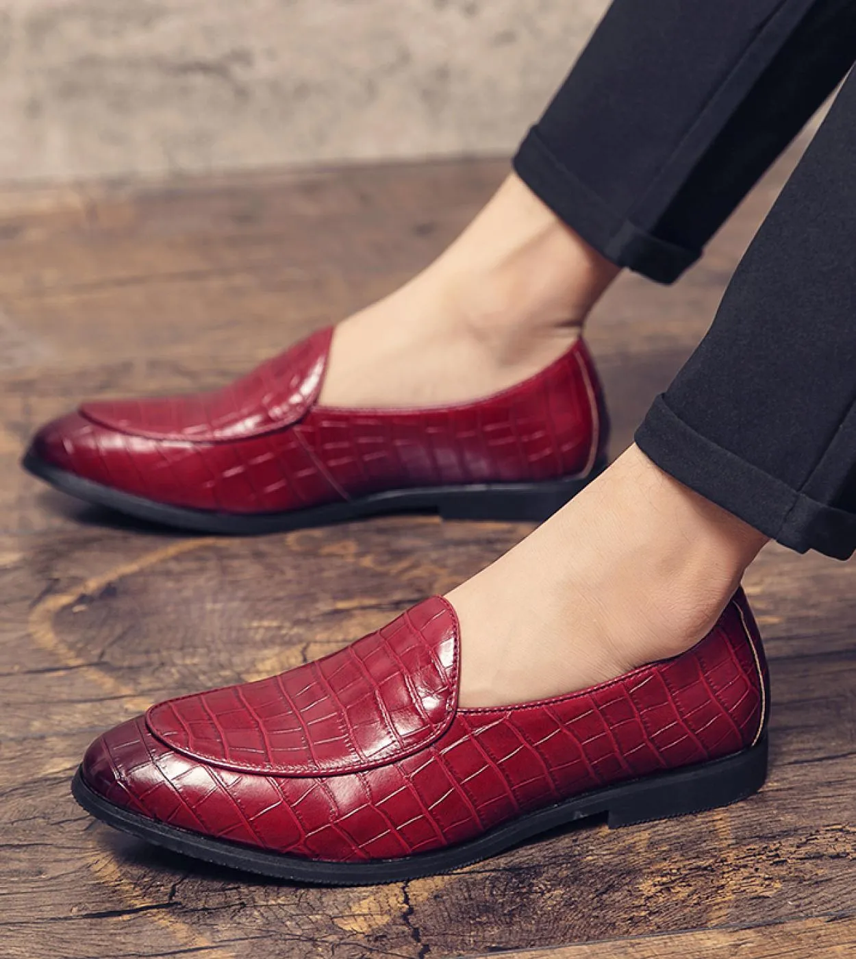 Mocassini neri da uomo Scarpe in pelle Slip On Uomo S Punta a punta Scarpe da uomo rosse da lavoro di lusso Mocassini da esterno