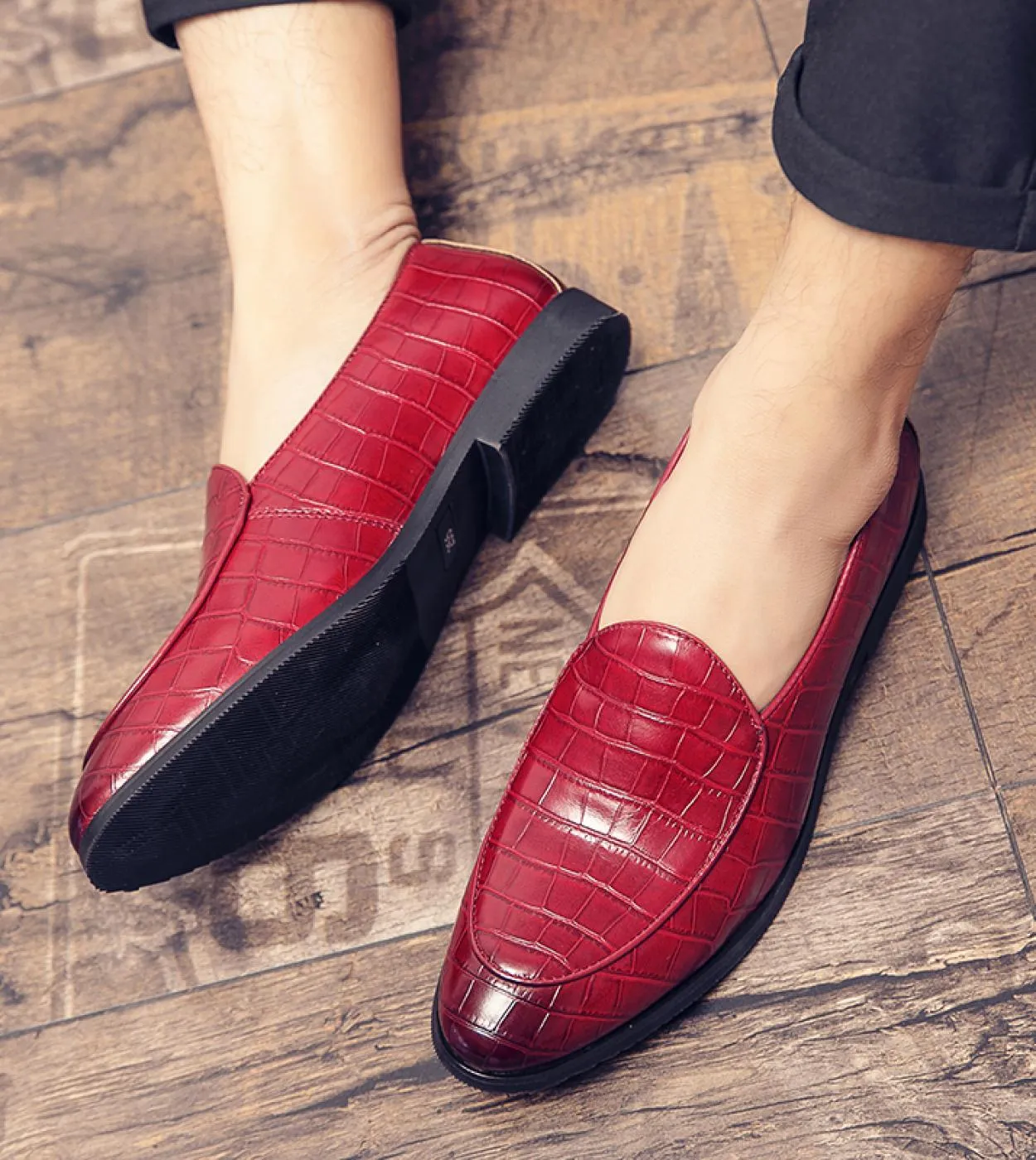 Mocassini neri da uomo Scarpe in pelle Slip On Uomo S Punta a punta Scarpe da uomo rosse da lavoro di lusso Mocassini da esterno