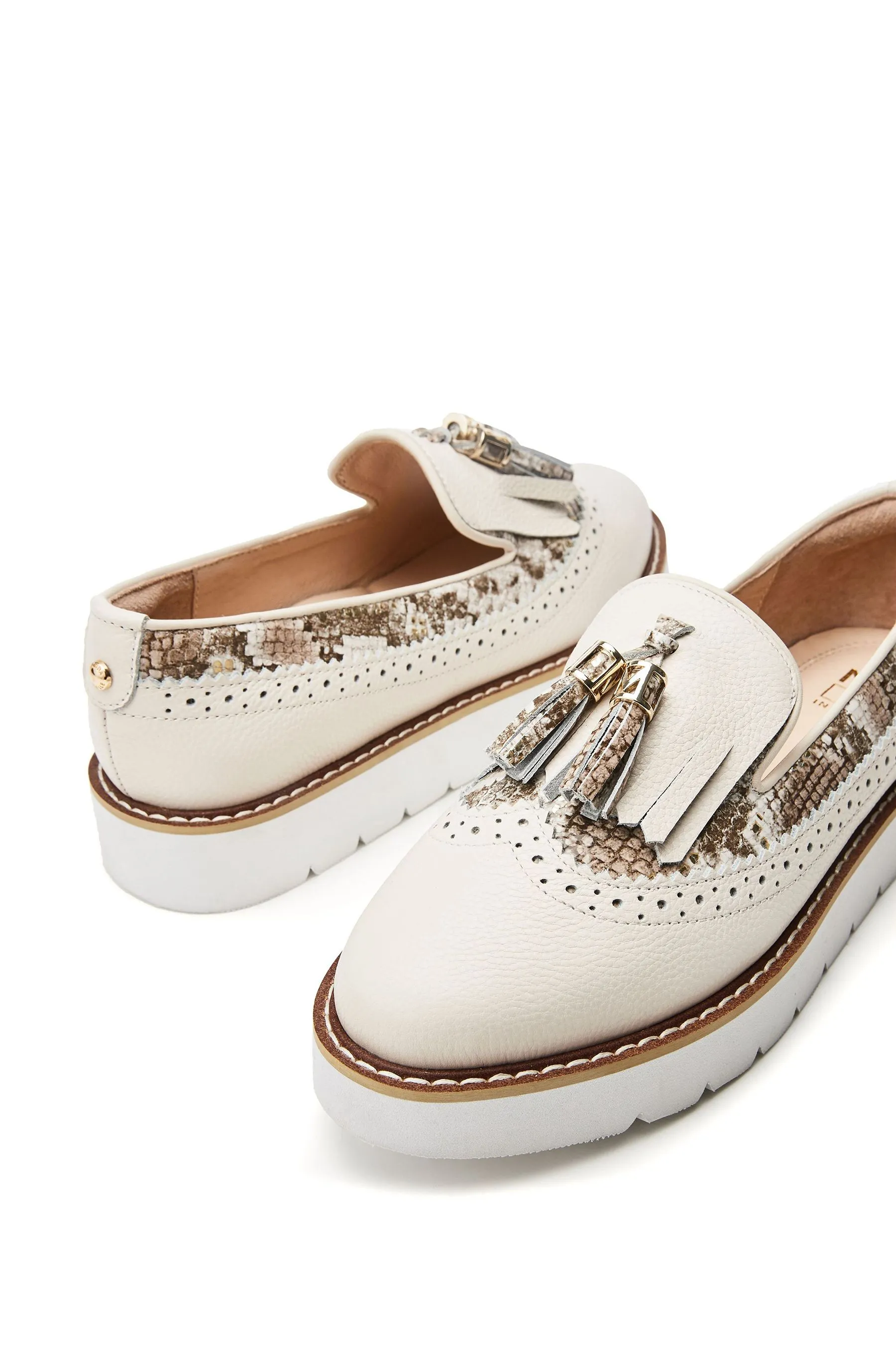 Moda in Pelle Eilani - Eva - Bianco con zeppa e dettaglio brogue - Mocassini