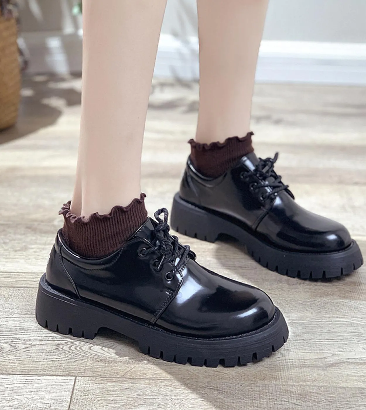 New Flower Ricama Scarpe in pelle Ned Donna Lace Up Punta tonda Scarpe derby Alluce Creepers britannici Brogure Flats For Wo