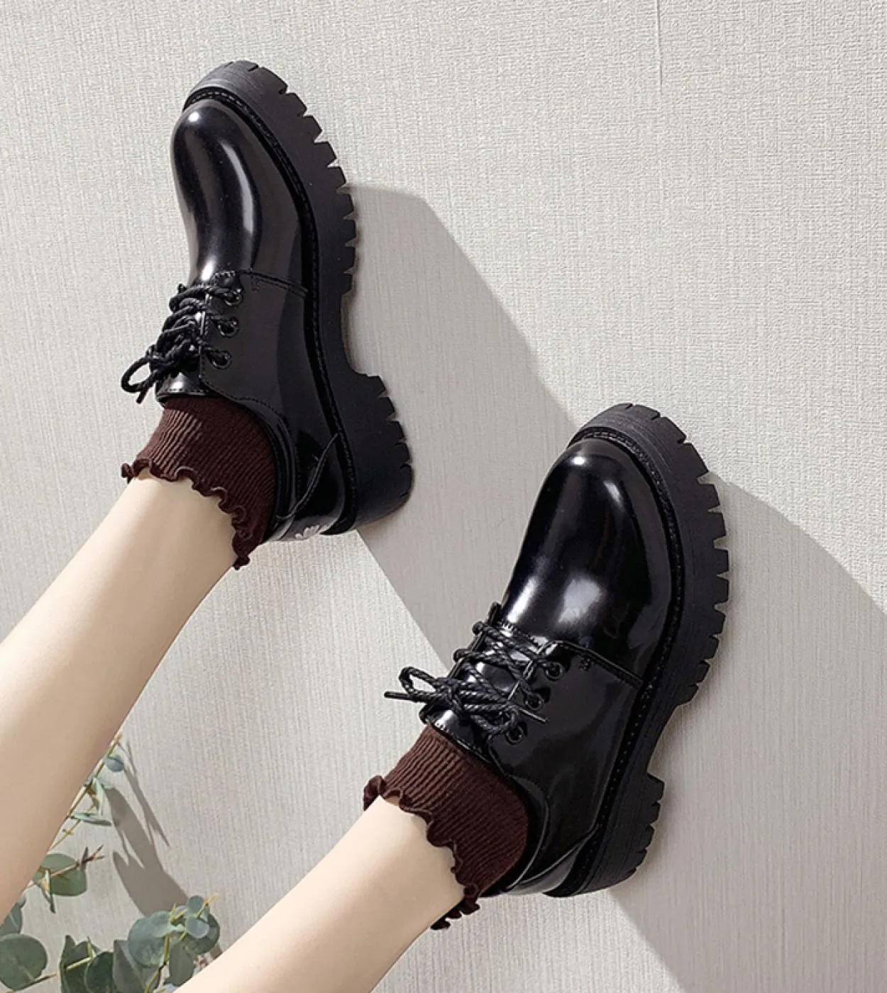 New Flower Ricama Scarpe in pelle Ned Donna Lace Up Punta tonda Scarpe derby Alluce Creepers britannici Brogure Flats For Wo