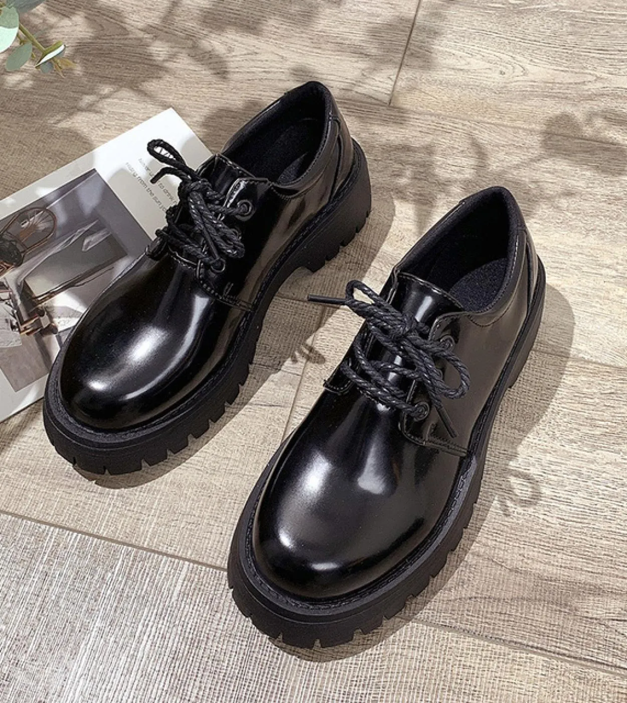 New Flower Ricama Scarpe in pelle Ned Donna Lace Up Punta tonda Scarpe derby Alluce Creepers britannici Brogure Flats For Wo