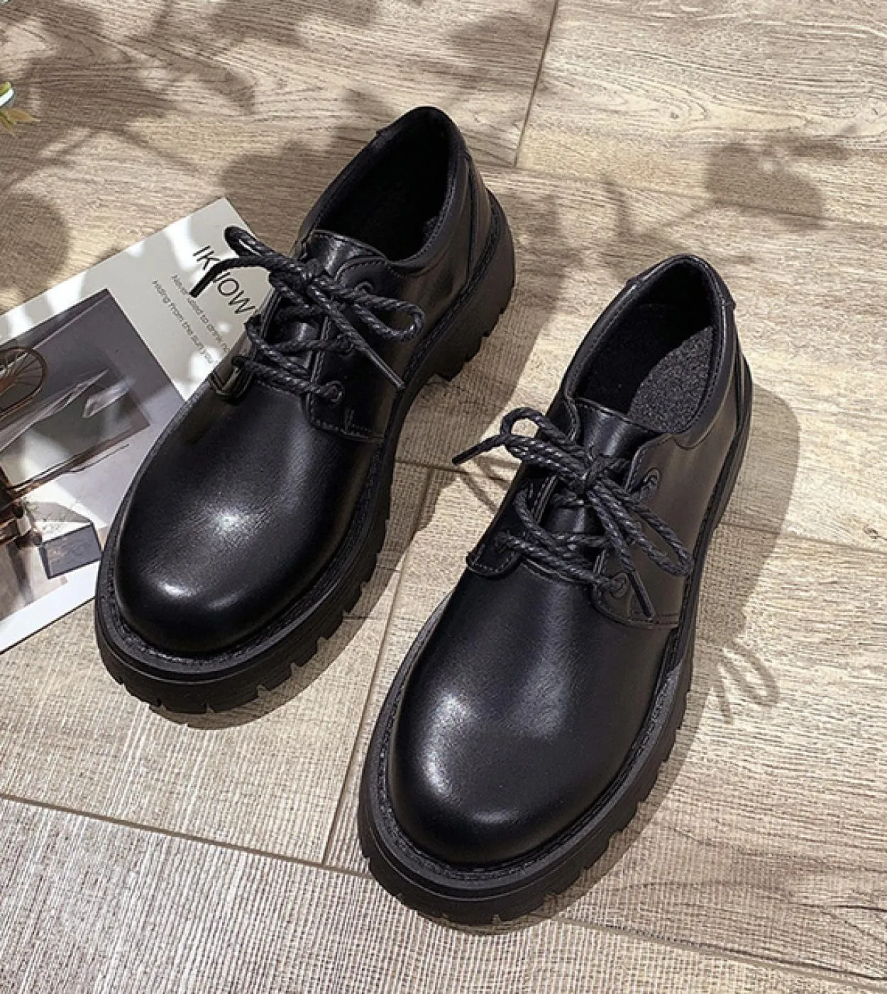 New Flower Ricama Scarpe in pelle Ned Donna Lace Up Punta tonda Scarpe derby Alluce Creepers britannici Brogure Flats For Wo