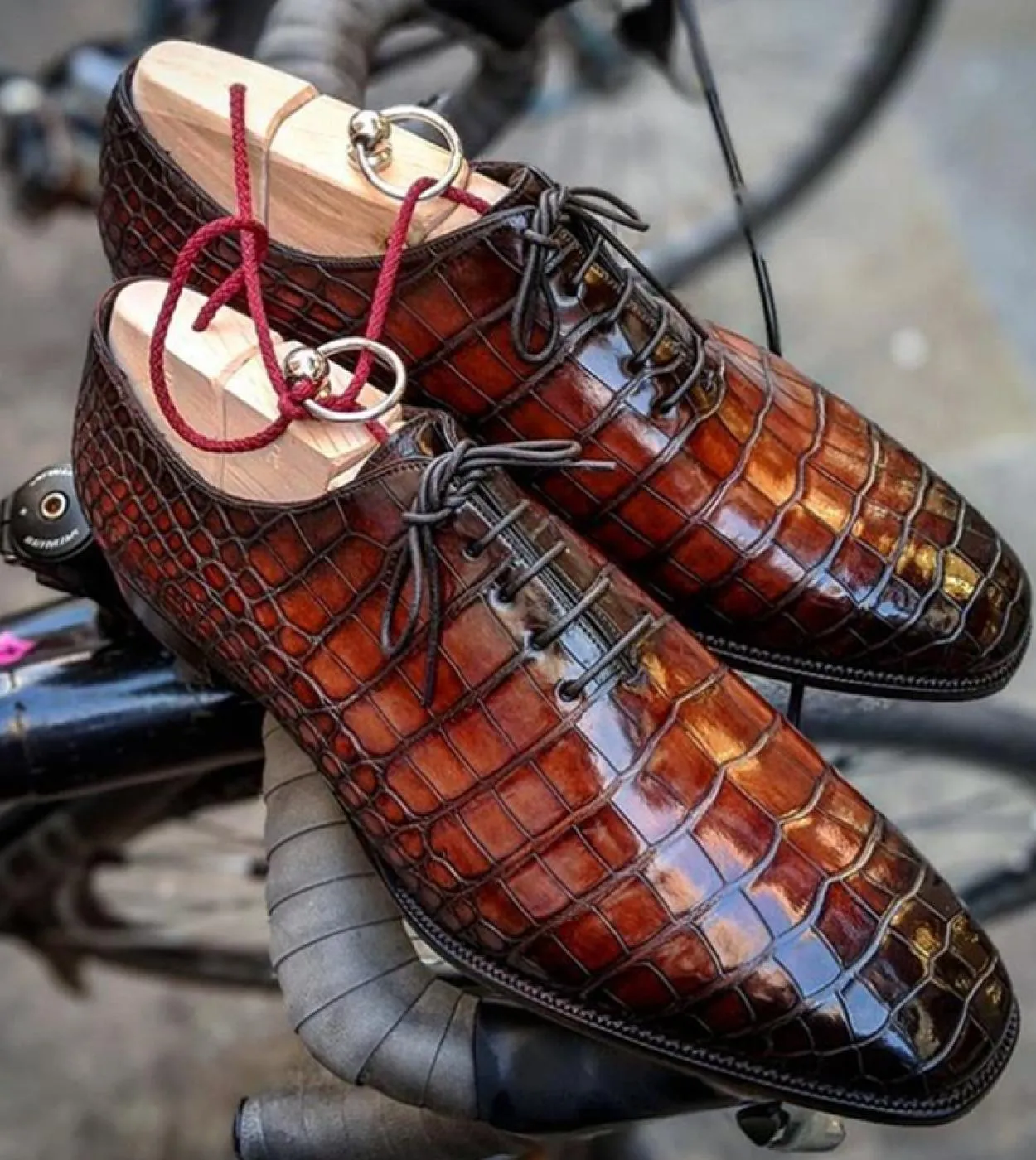 Nuove scarpe derby da uomo marroni modello coccodrillo scarpe casual da uomo fatte a mano traspiranti con lacci spedizione gratu