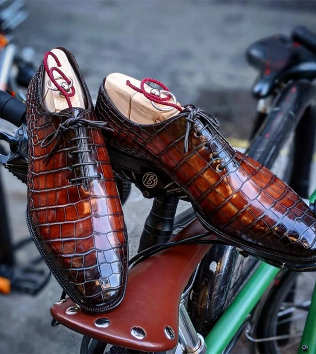 Nuove scarpe derby da uomo marroni modello coccodrillo scarpe casual da uomo fatte a mano traspiranti con lacci spedizione gratu