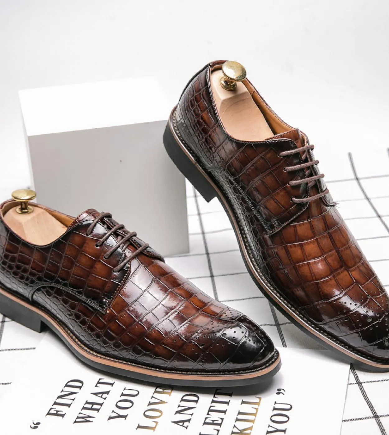 Nuove scarpe derby da uomo marroni modello coccodrillo scarpe casual da uomo fatte a mano traspiranti con lacci spedizione gratu