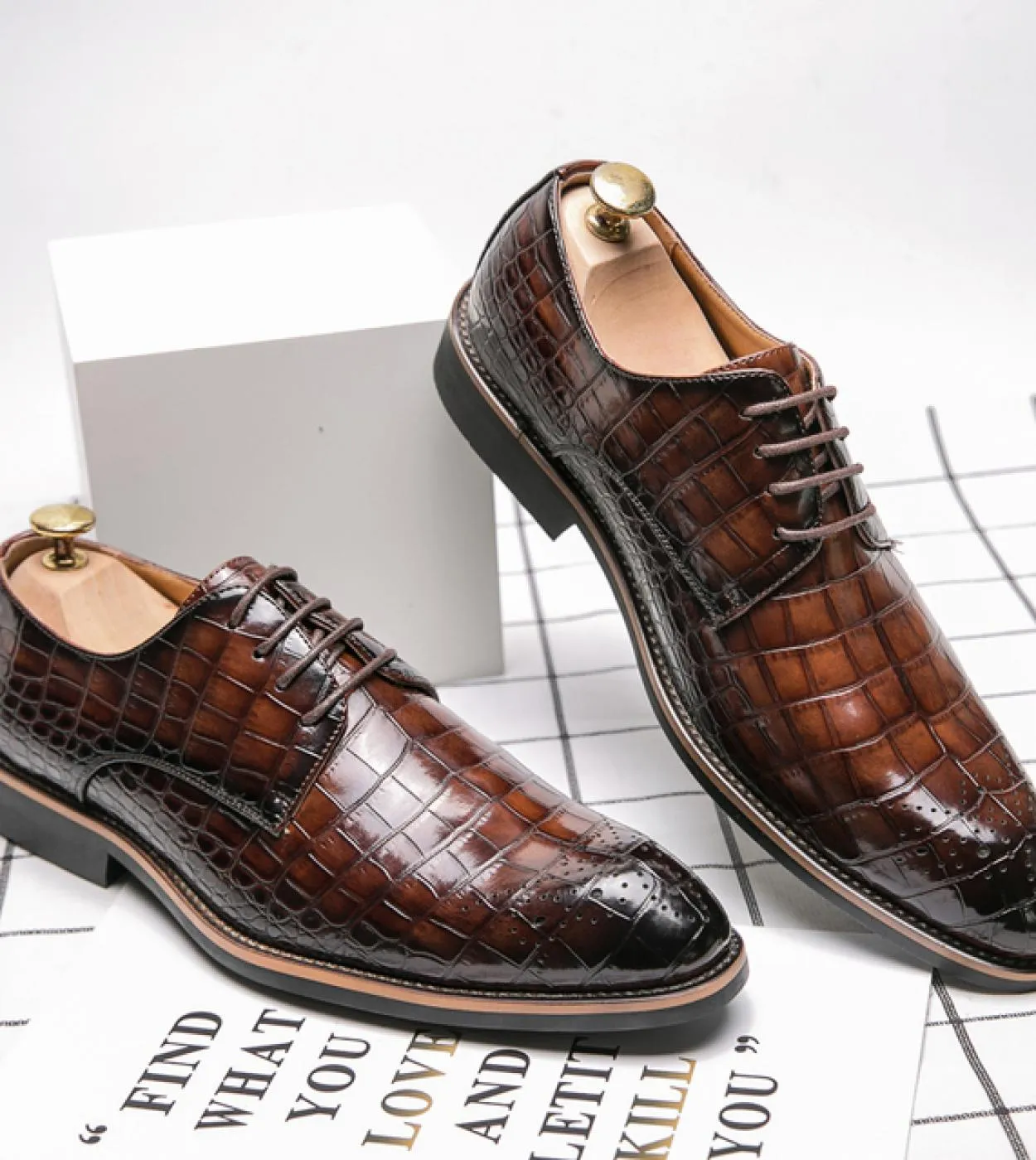 Nuove scarpe derby da uomo marroni modello coccodrillo scarpe casual da uomo fatte a mano traspiranti con lacci spedizione gratu