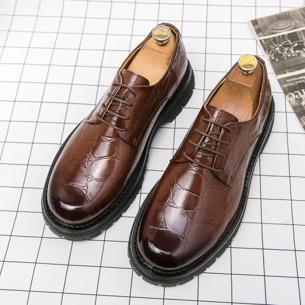 Nuove scarpe derby verdi da uomo punta tonda stringate nero marrone moda uomo scarpe eleganti spedizione gratuita taglia 38 44