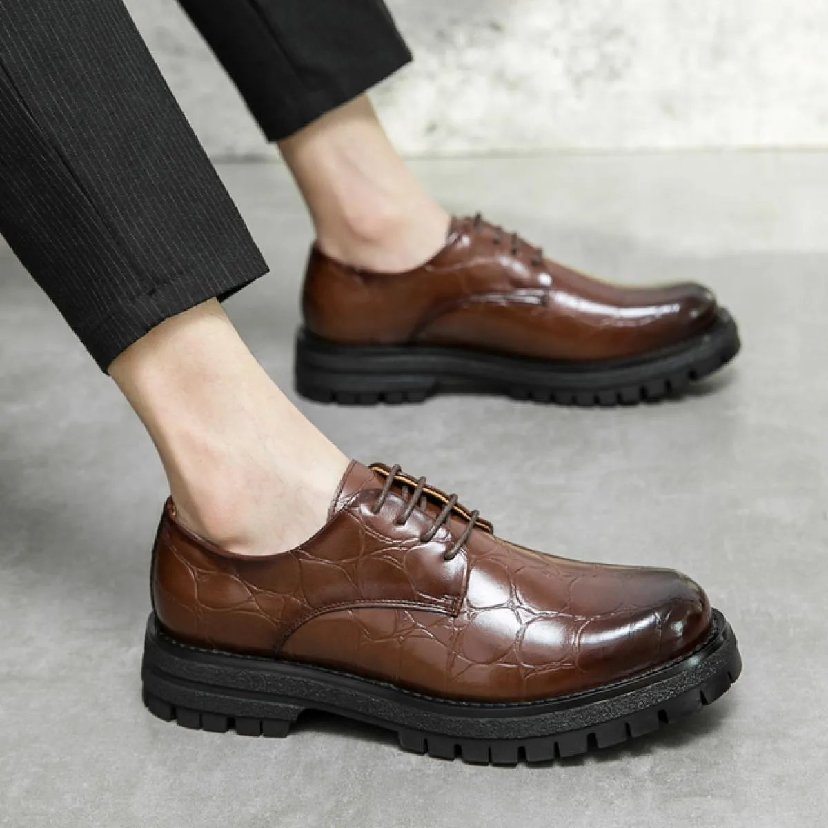 Nuove scarpe derby verdi da uomo punta tonda stringate nero marrone moda uomo scarpe eleganti spedizione gratuita taglia 38 44