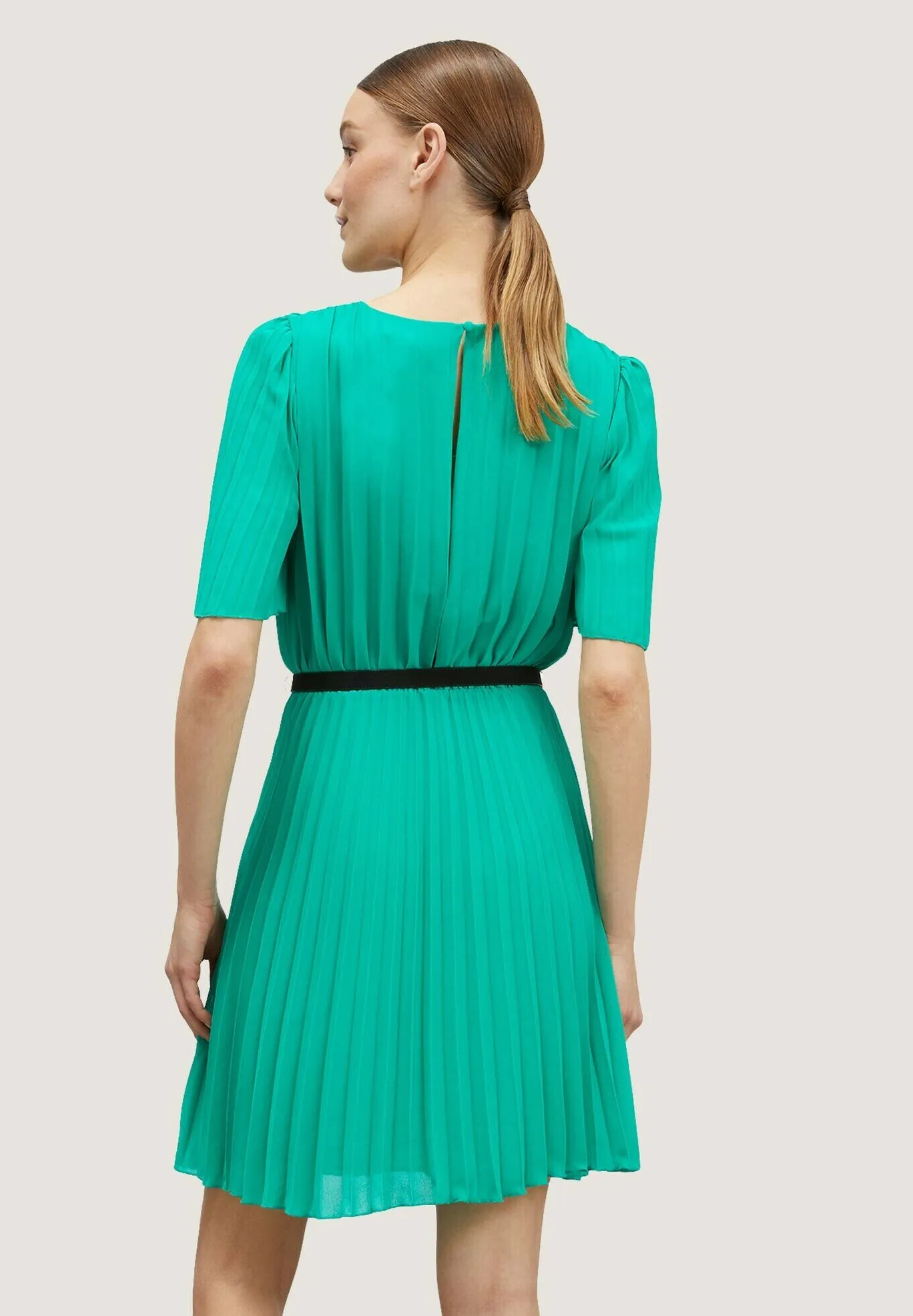 PLISSÉ CON CINTURA - Vestito estivo