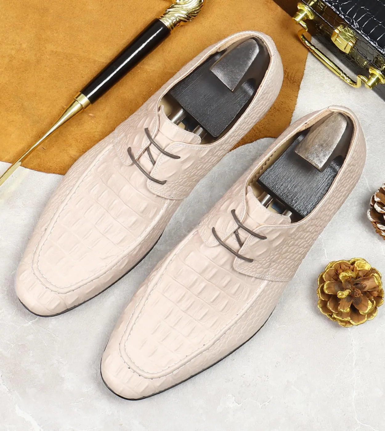 Scarpe da cerimonia bianche in vera pelle Scarpe da uomo in pelle di coccodrillo bianche bianche