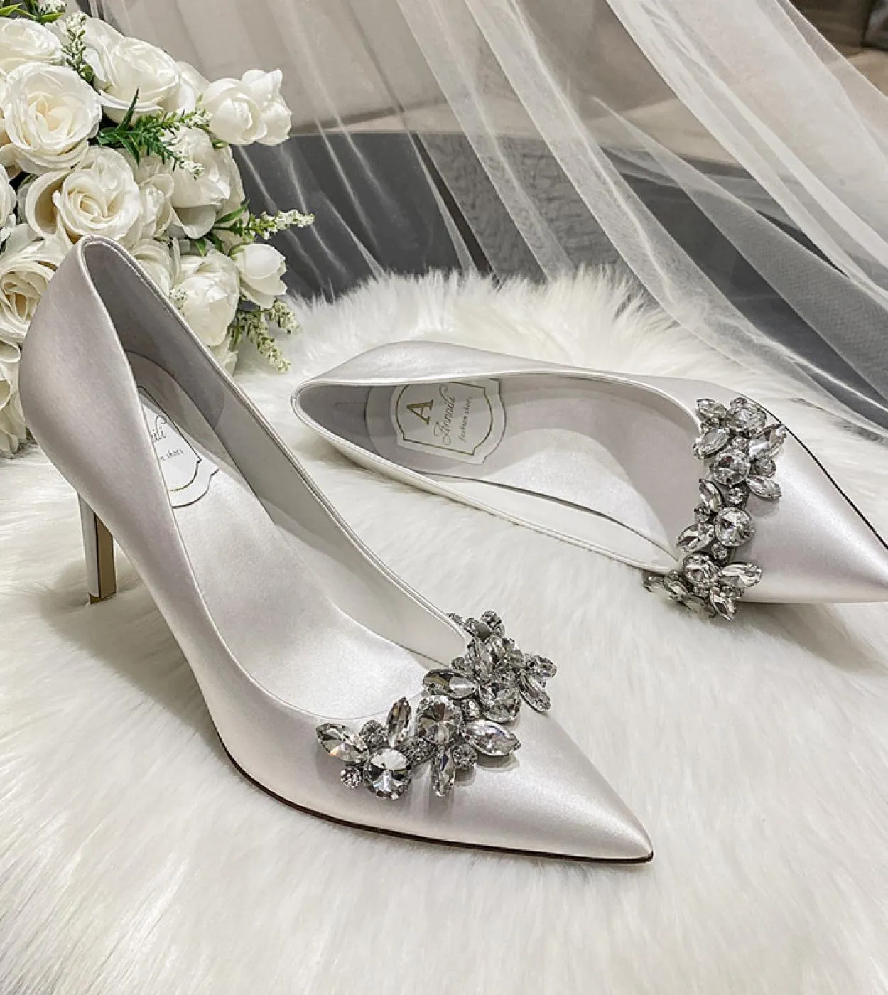 Scarpe da sposa da sposa con strass Scarpe da sposa da sposa in seta sintetica Nuove donne bianche